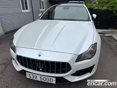 Maserati Quattroporte