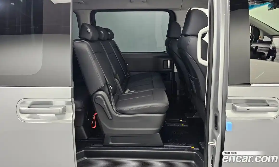 Hyundai Staria 2024 2.2 автомат (гидро), фото 11
