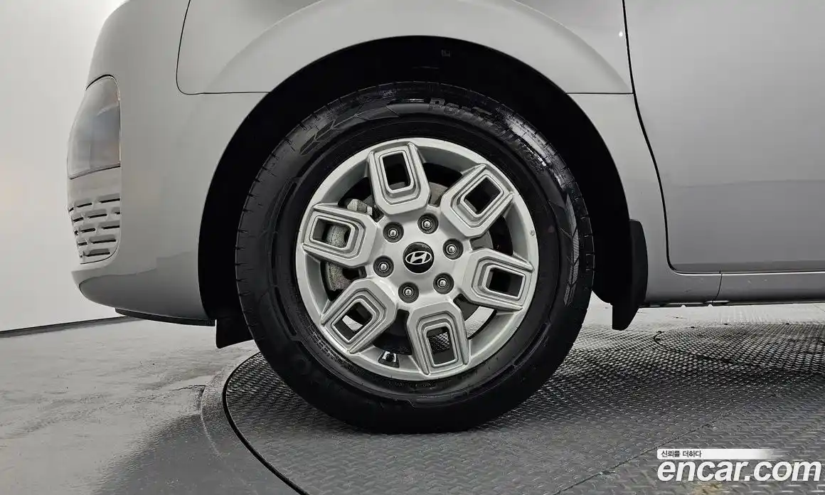 Hyundai Staria 2024 2.2 автомат (гидро), фото 5