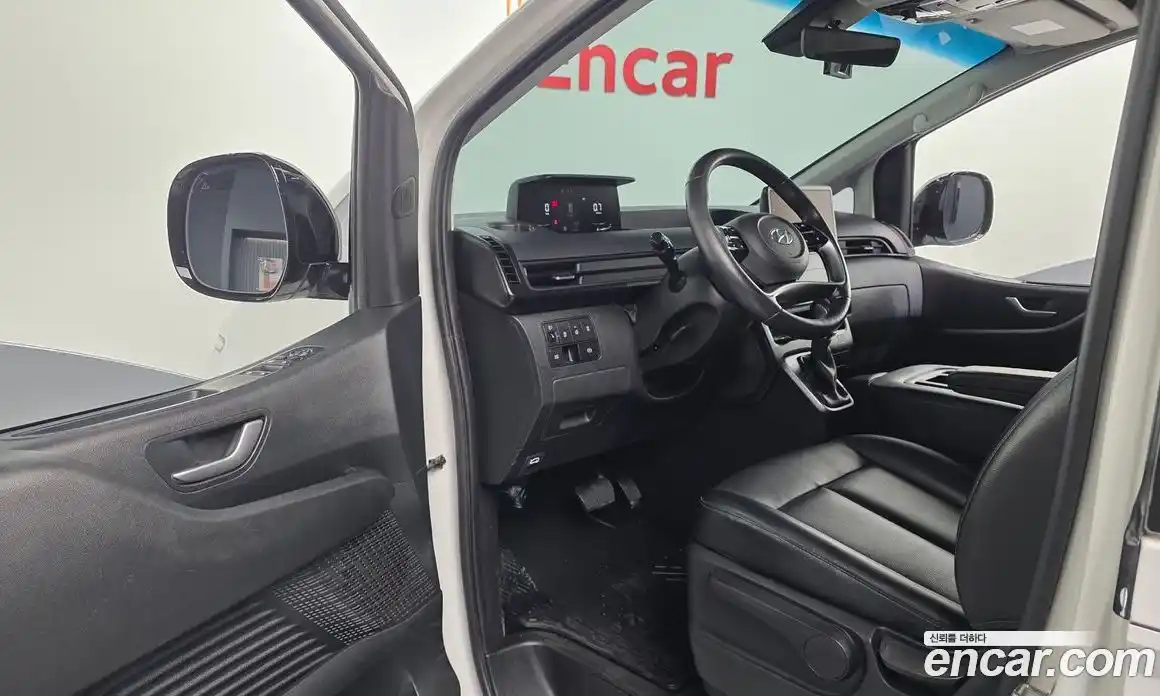 Hyundai Staria 2023 2.2 автомат (гидро), фото 13
