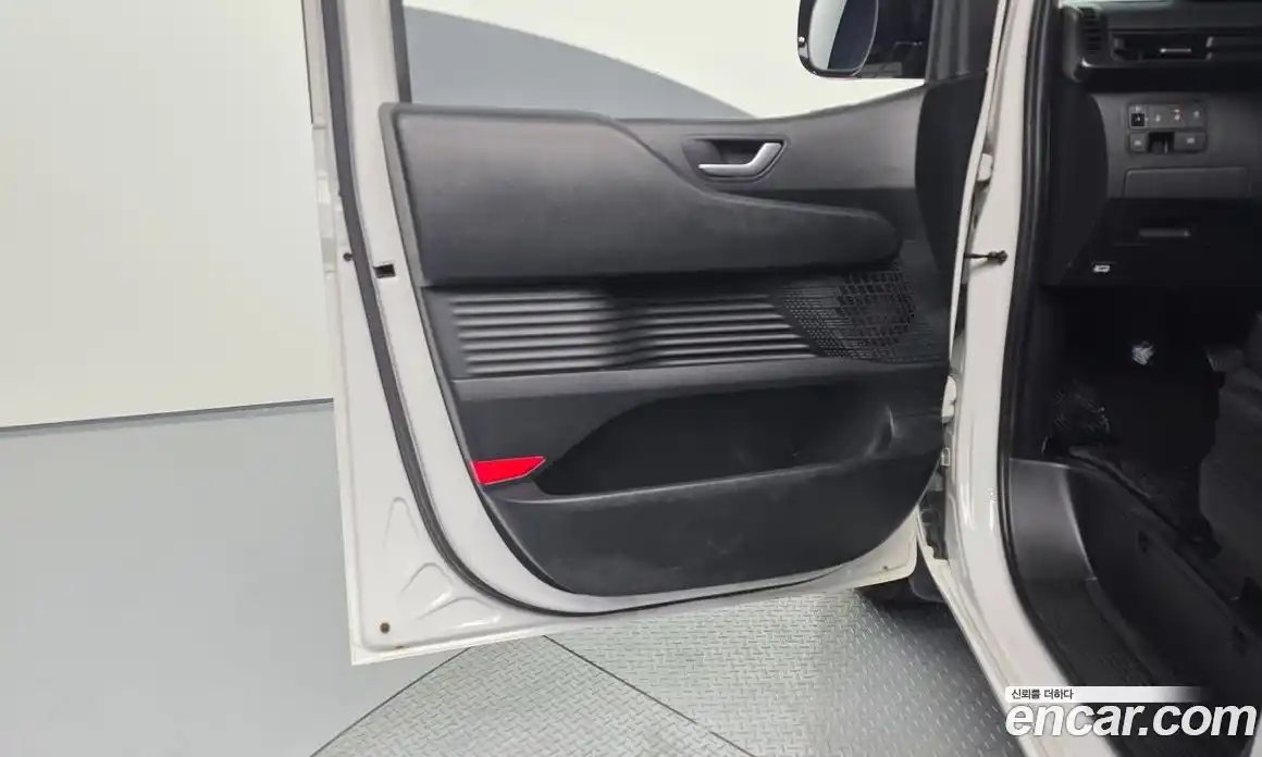 Hyundai Staria 2023 2.2 автомат (гидро), фото 14