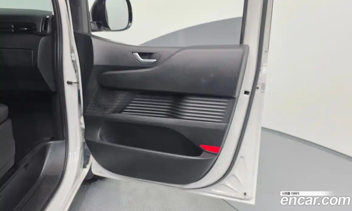 Hyundai Staria 2023 2.2 автомат (гидро), фото 15