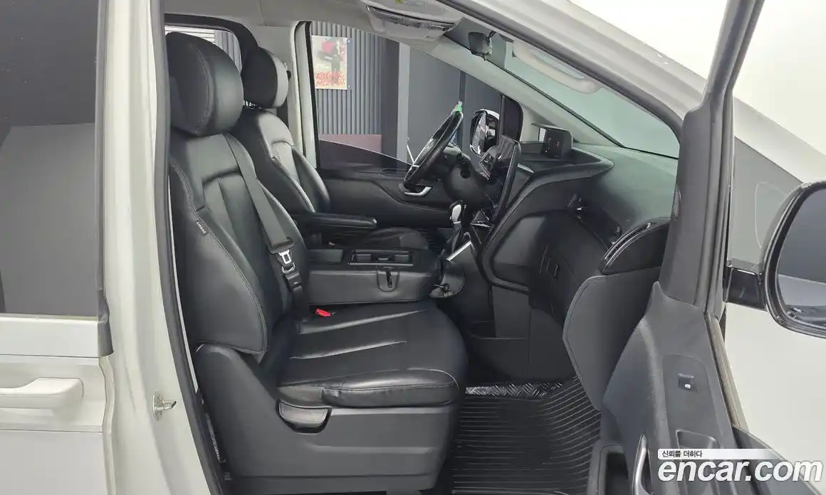 Hyundai Staria 2023 2.2 автомат (гидро), фото 16