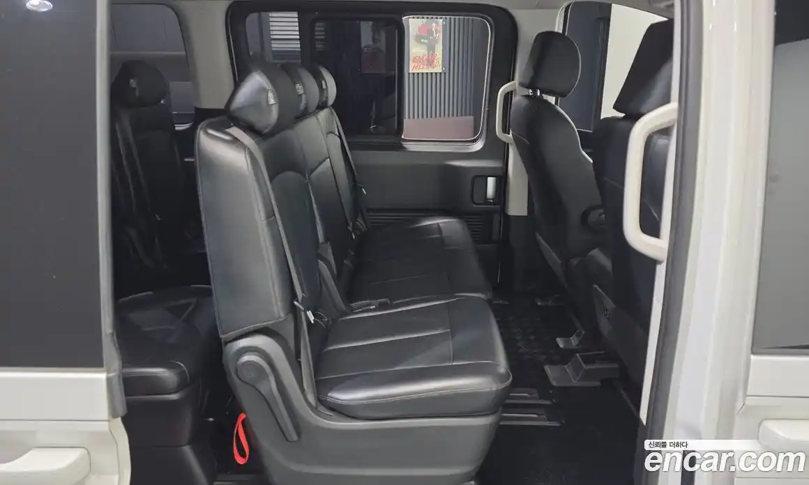 Hyundai Staria 2023 2.2 автомат (гидро), фото 17
