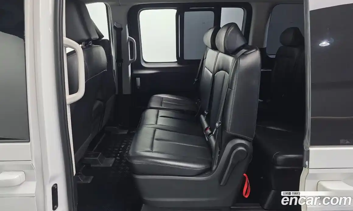 Hyundai Staria 2023 2.2 автомат (гидро), фото 19