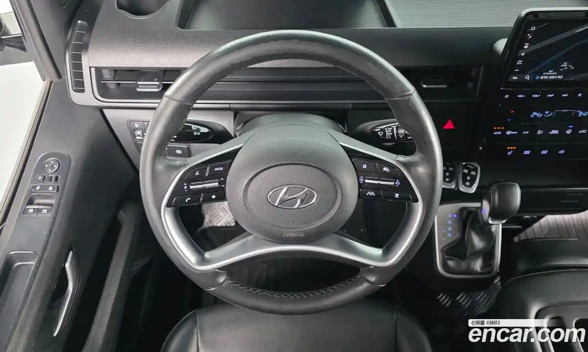 Hyundai Staria 2023 2.2 автомат (гидро), фото 22