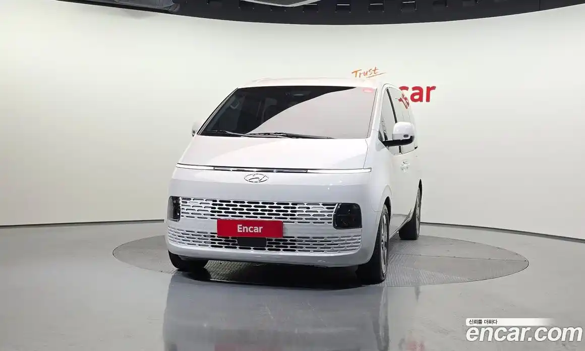 Hyundai Staria 2023 2.2 автомат (гидро), фото 3