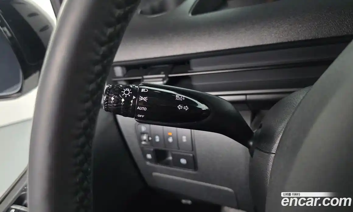 Hyundai Staria 2023 2.2 автомат (гидро), фото 31