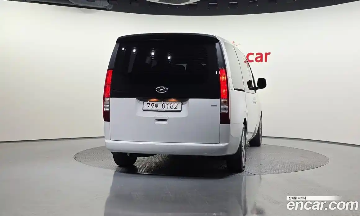 Hyundai Staria 2023 2.2 автомат (гидро), фото 4