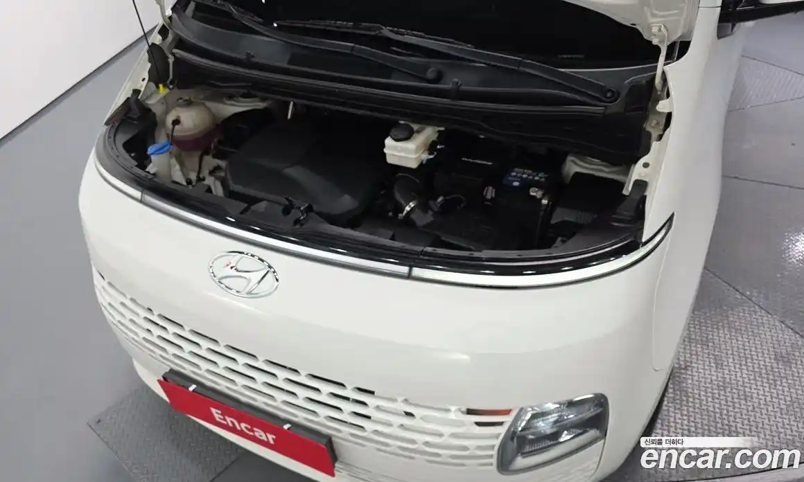 Hyundai Staria 2023 2.2 автомат (гидро), фото 6
