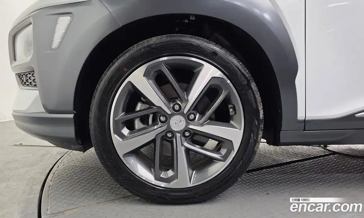 Hyundai Kona 2018 1.6 автомат (гидро), фото 5