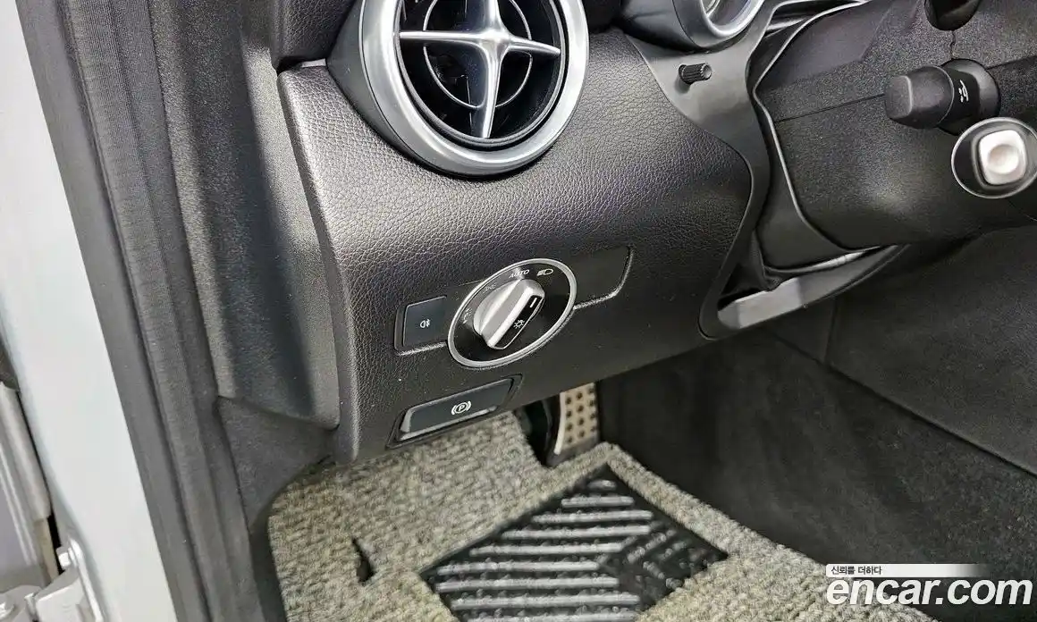 Mercedes-Benz SLC-Class 2017 2.0 гидро, фото 16 Mercedes-Benz SLC-Class 2017 2.0 гидро, фото 16