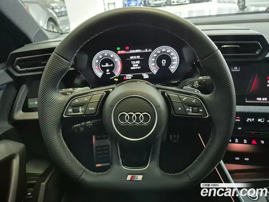Audi A3 2025 2.0 автомат (гидро), фото 16