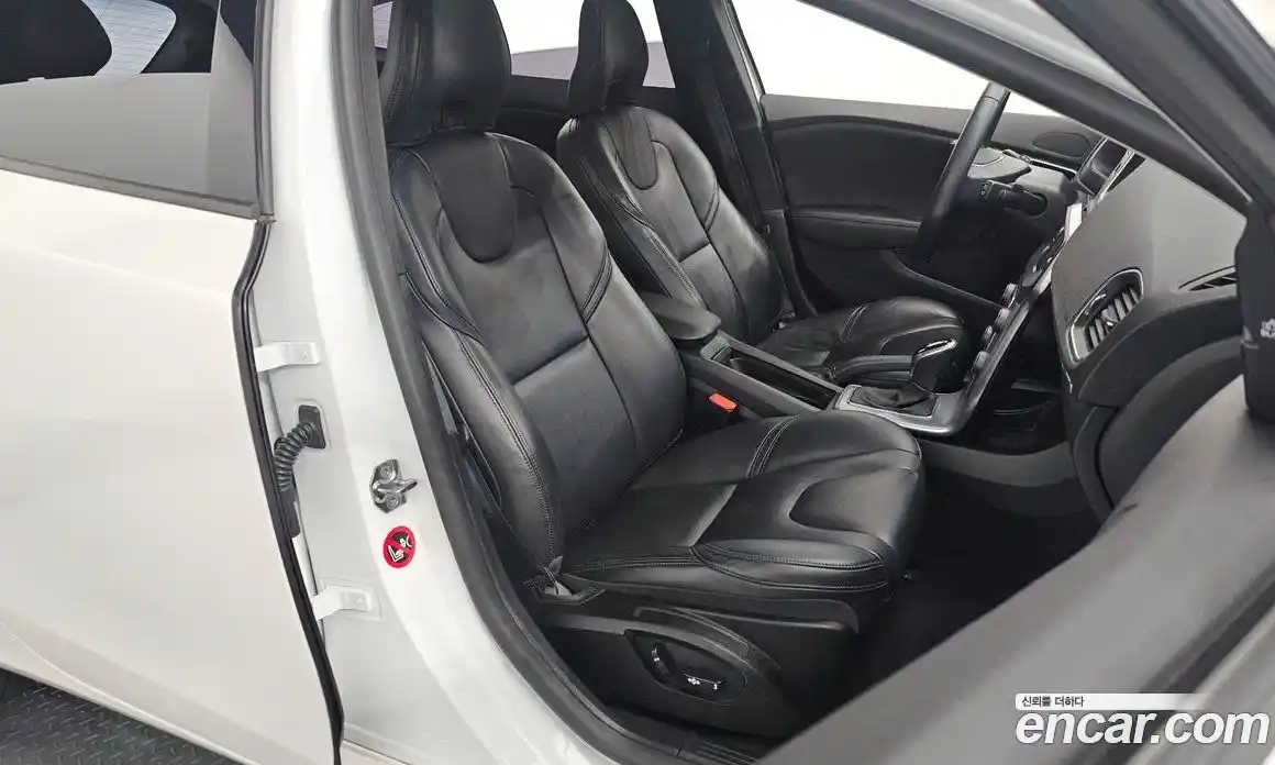 Volvo V40 2016 2.0 автомат (гидро), фото 12