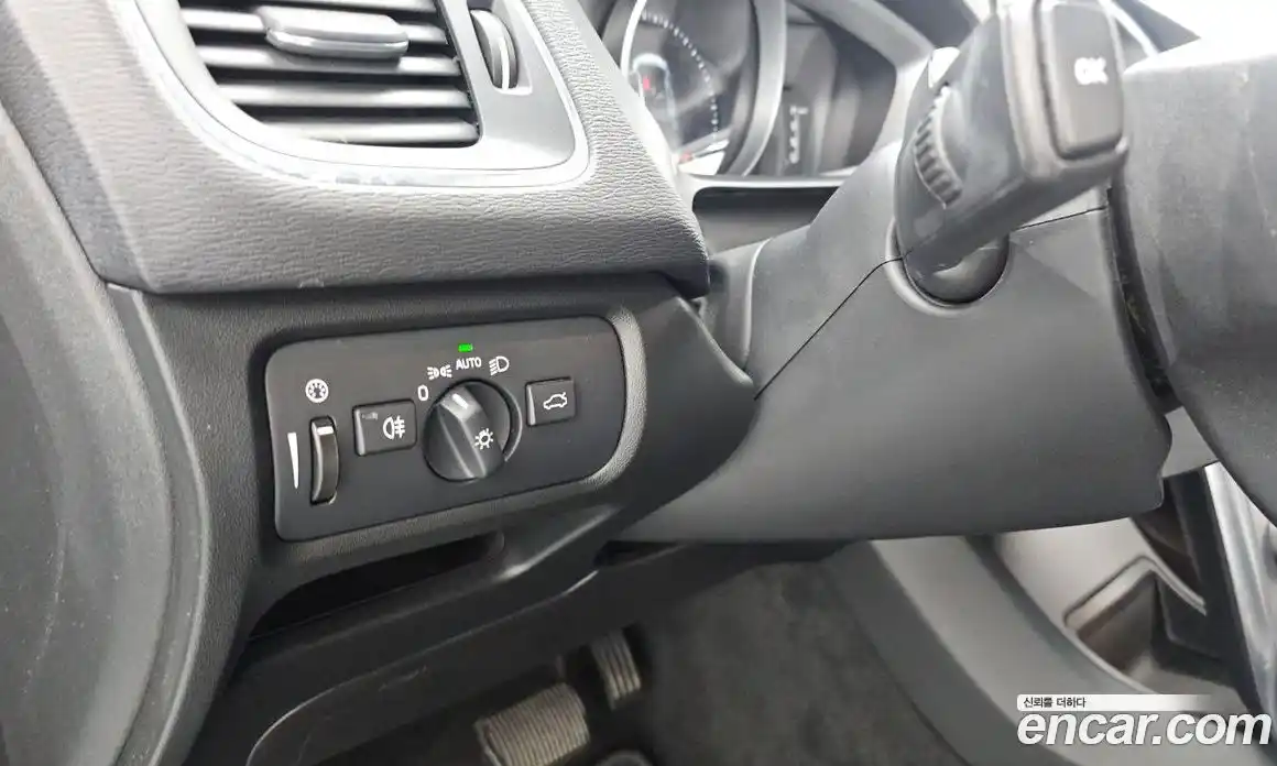 Volvo V40 2016 2.0 автомат (гидро), фото 18