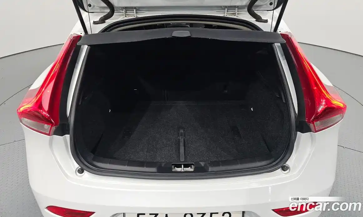 Volvo V40 2016 2.0 автомат (гидро), фото 20