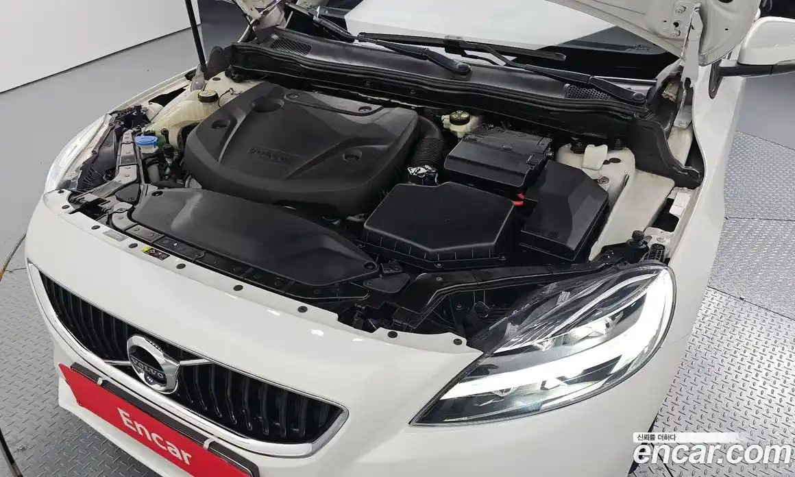 Volvo V40 2016 2.0 автомат (гидро), фото 6