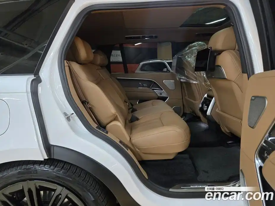 Land Rover Range Rover 2023 4.4 автомат (гидро), фото 18
