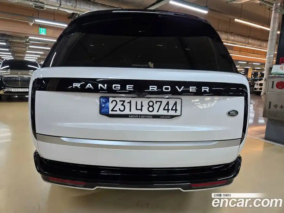Land Rover Range Rover 2023 4.4 автомат (гидро), фото 3
