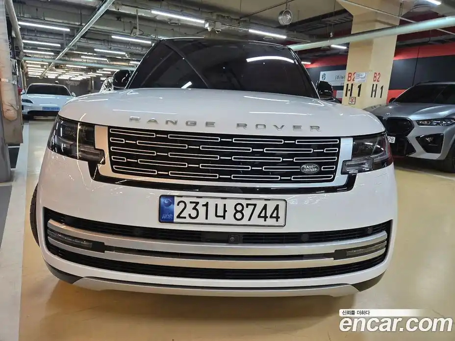 Land Rover Range Rover 2023 4.4 автомат (гидро), фото 4