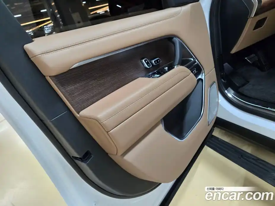 Land Rover Range Rover 2023 4.4 автомат (гидро), фото 9