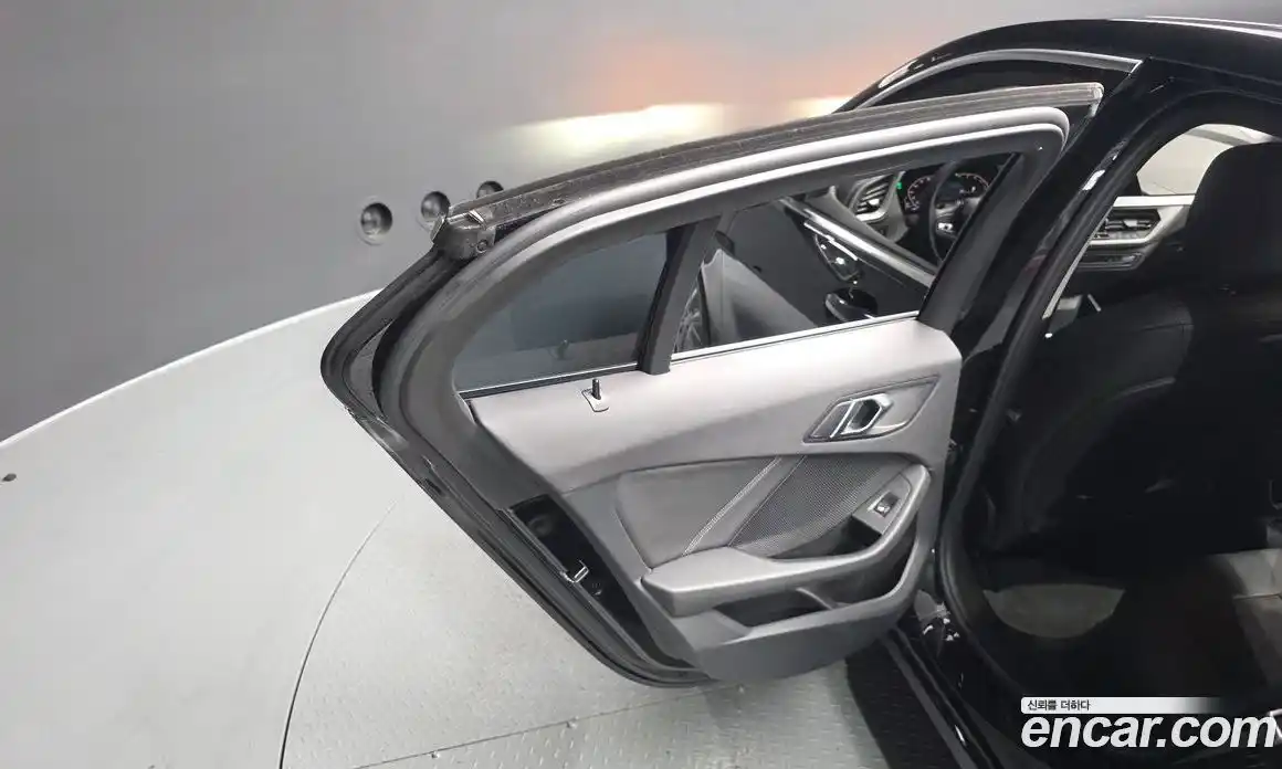 BMW 1 серия 2020 2.0 автомат (гидро), фото 15
