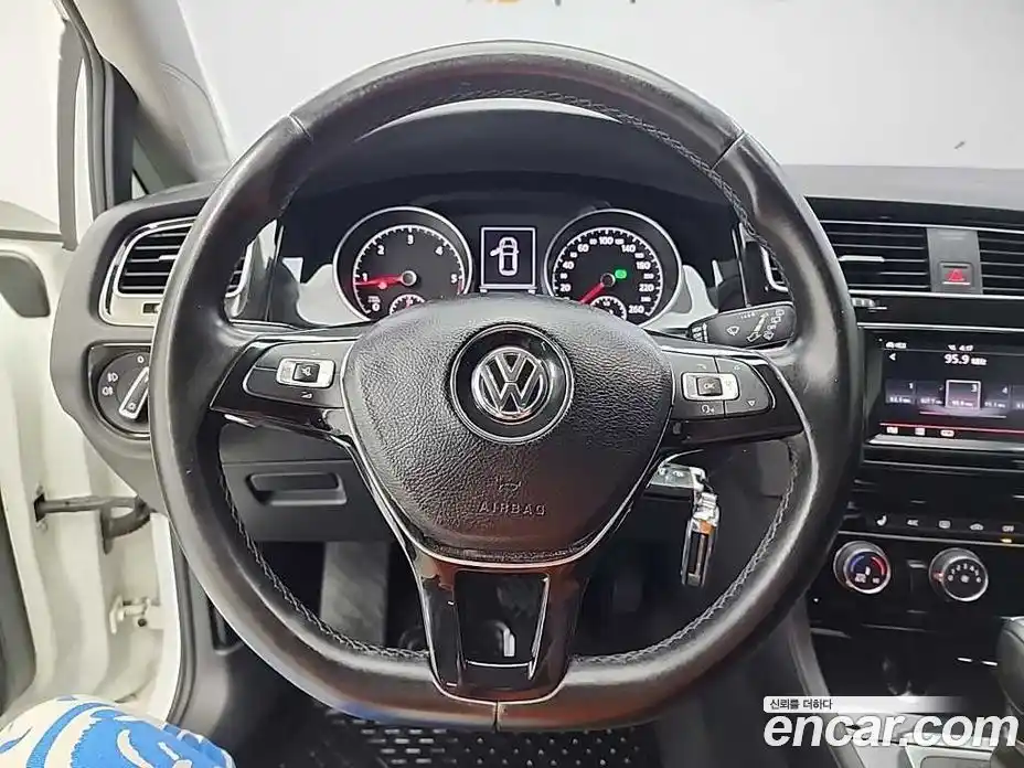 Volkswagen Golf 2014 1.6 автомат (гидро), фото 9