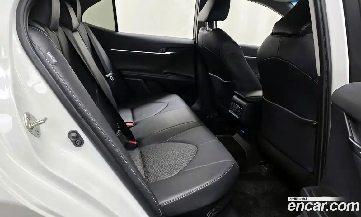 Toyota Camry 2023 2.5 гидро, фото 12