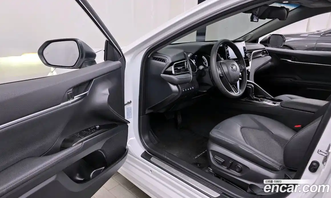 Toyota Camry 2023 2.5 гидро, фото 10
