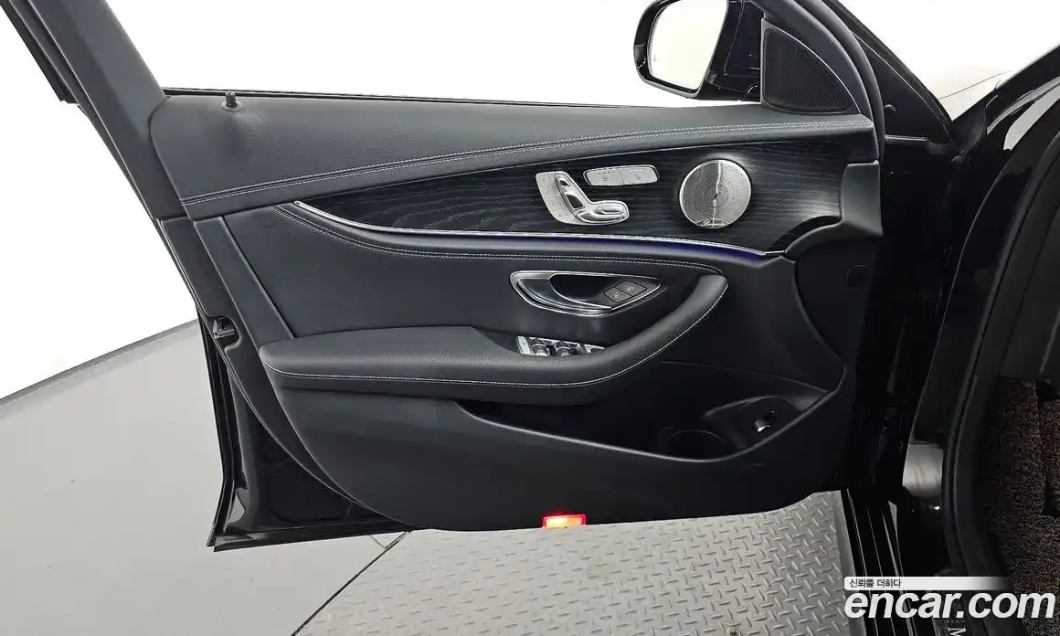 Mercedes-Benz E-Class 2023 1.9 автомат (гидро), фото 14