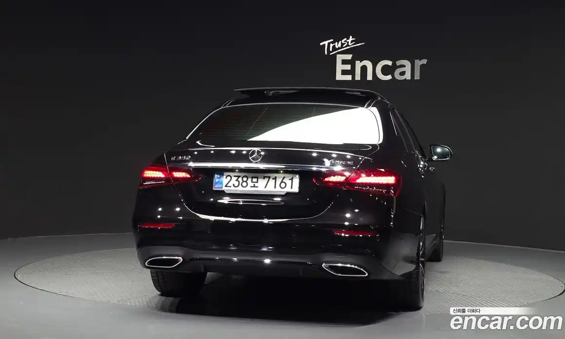 Mercedes-Benz E-Class 2023 2.0 автомат (гидро), фото 4