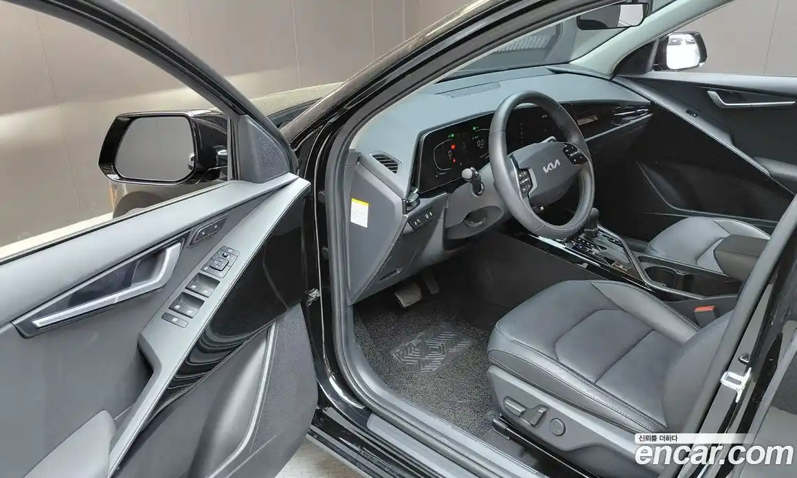 Kia Niro 2022 1.6 автомат (гидро), фото 13