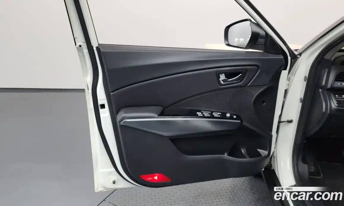 SsangYong TIBOLI 2018 1.6 автомат (гидро), фото 13
