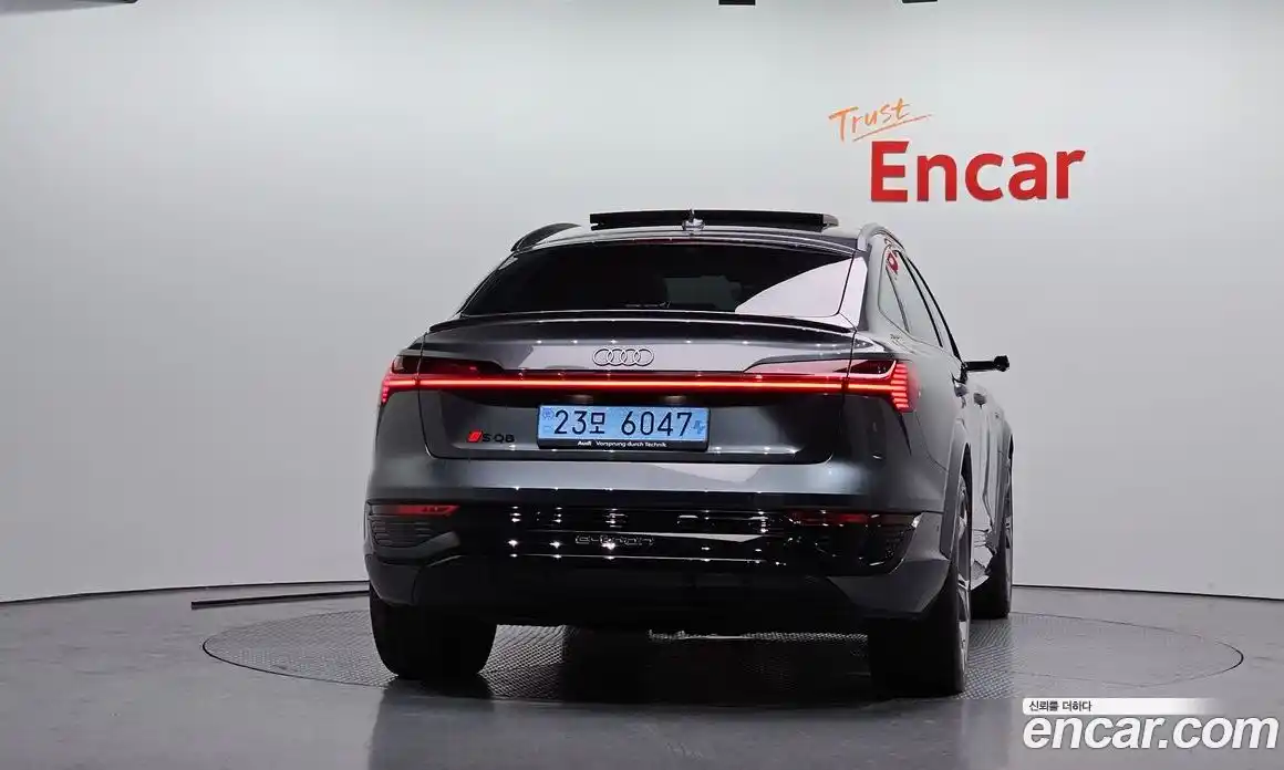Audi SQ8 e-tron 2024 0.3 автомат (гидро), фото 4