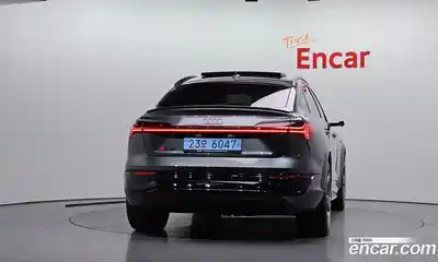Audi SQ8 e-tron 2024 0.3 автомат (гидро), миниатюра 4