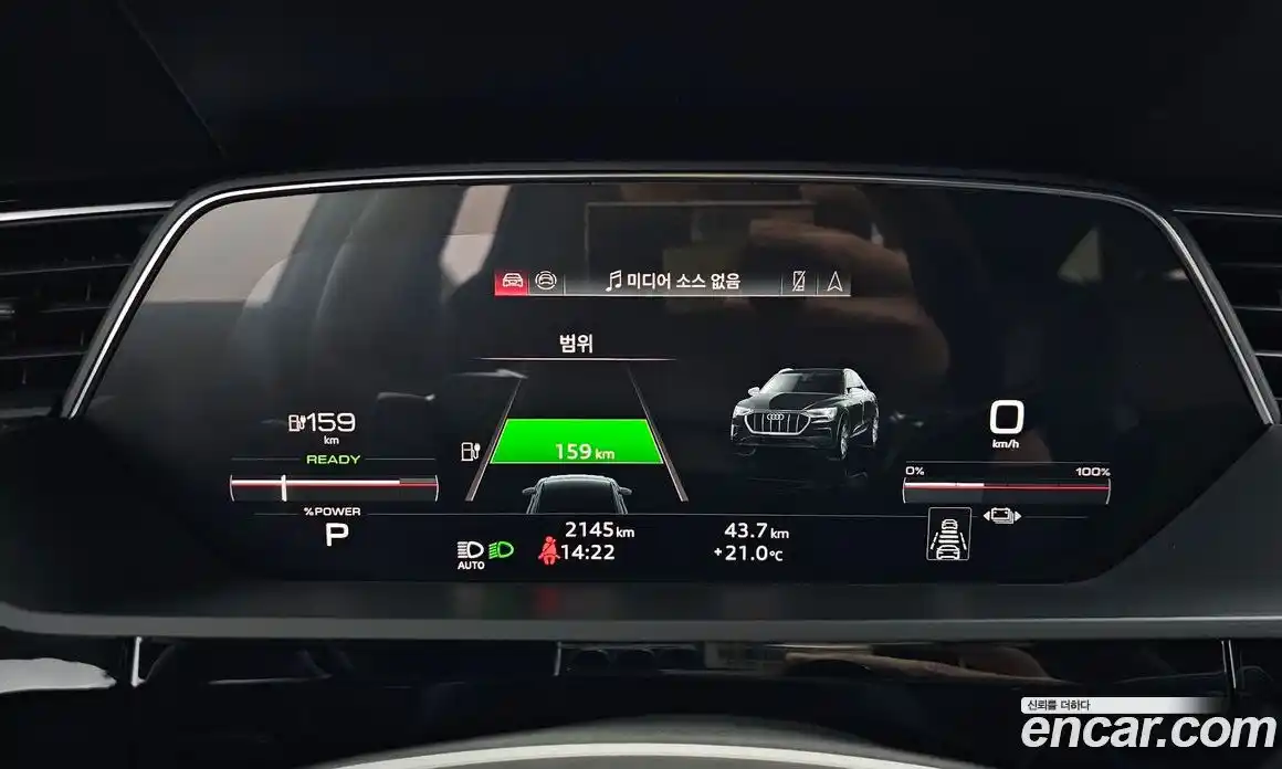 Audi SQ8 e-tron 2024 0.3 автомат (гидро), фото 8