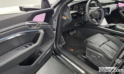 Audi SQ8 e-tron 2024 0.3 автомат (гидро), миниатюра 10
