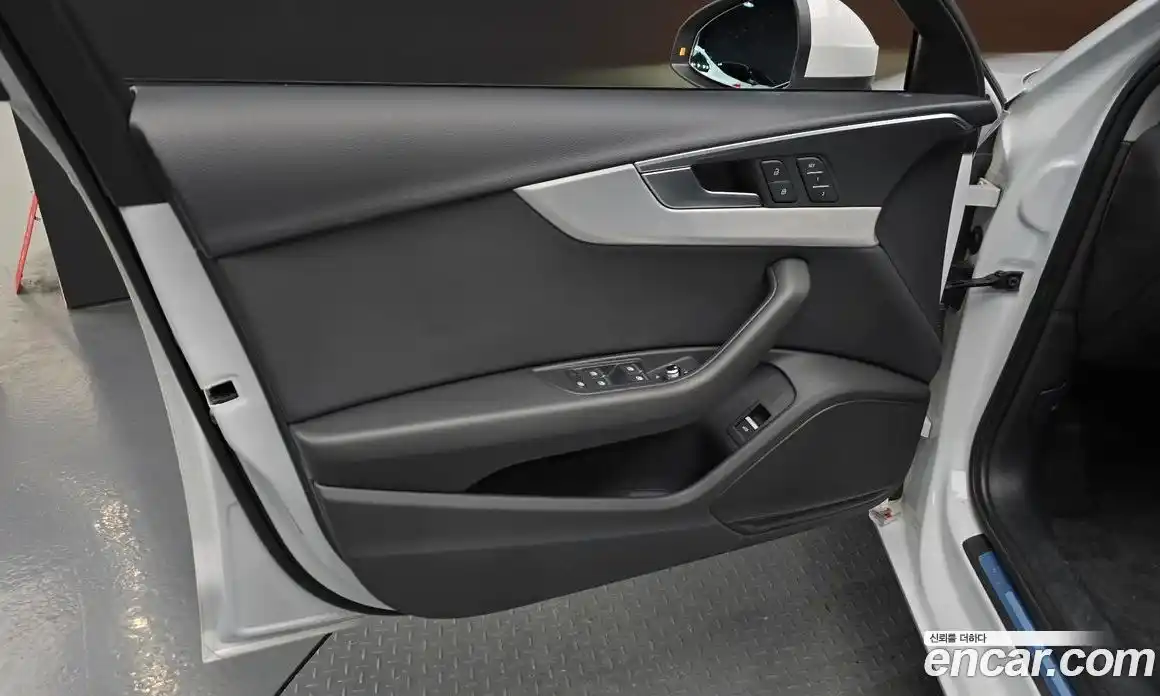 Audi A4 2019 2.0 автомат (гидро), фото 13