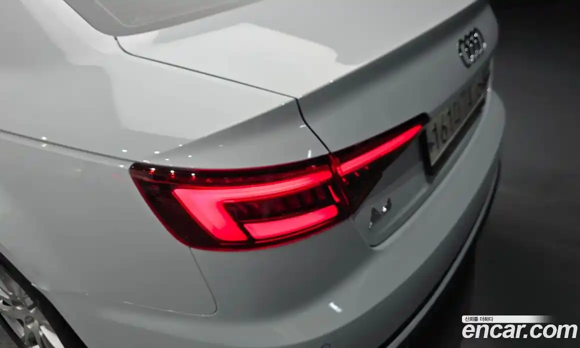 Audi A4 2019 2.0 автомат (гидро), фото 8