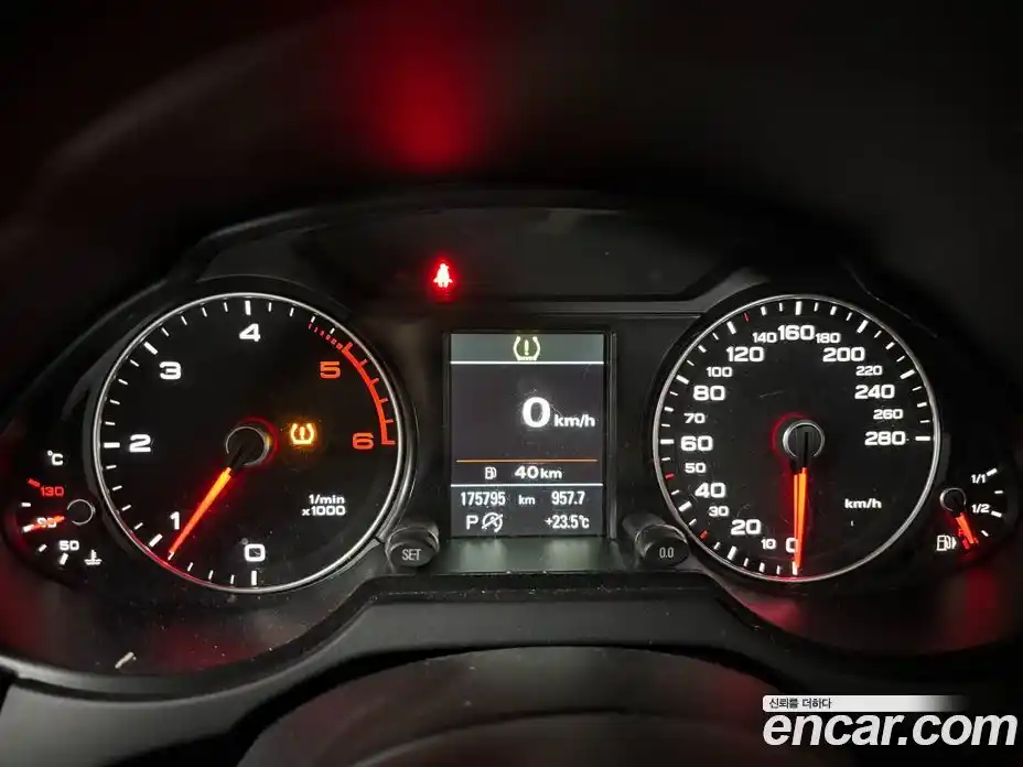 Audi Q5 2015 2.0 автомат (гидро), фото 13