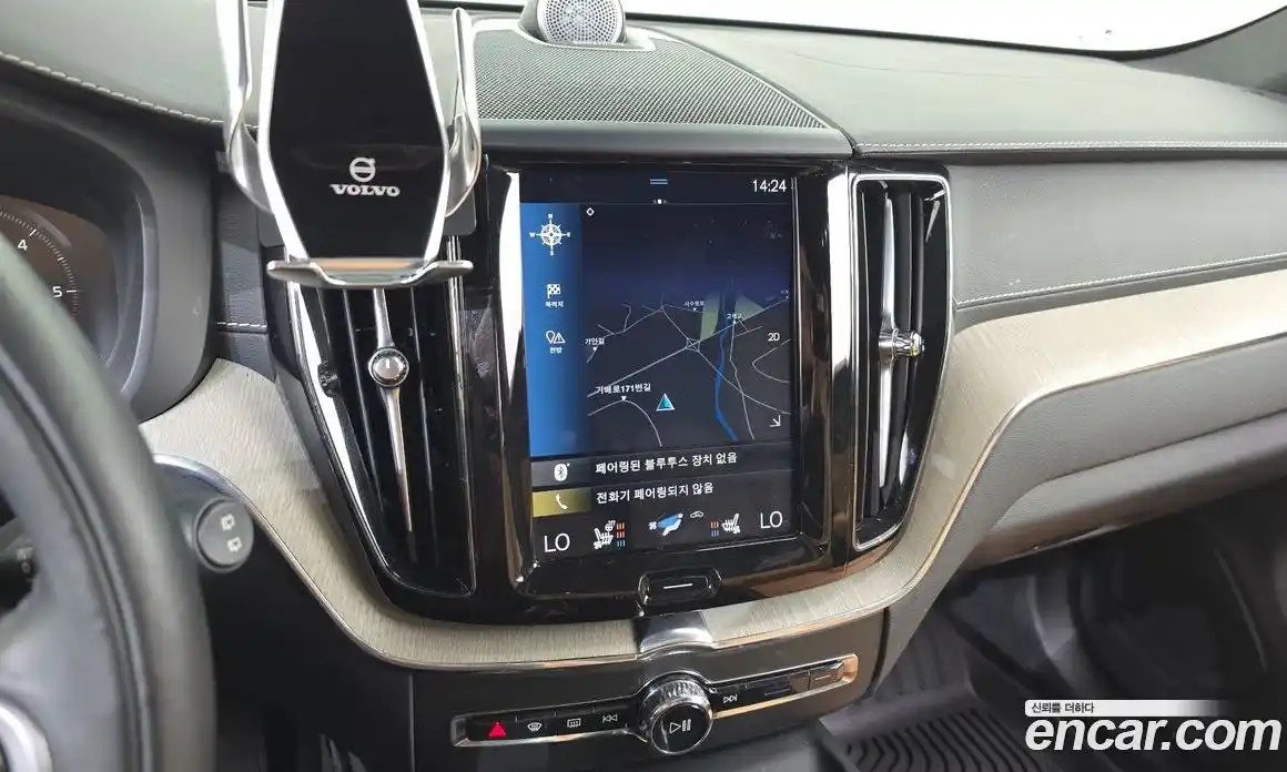 Volvo XC60 2019 2.0 автомат (гидро), фото 12