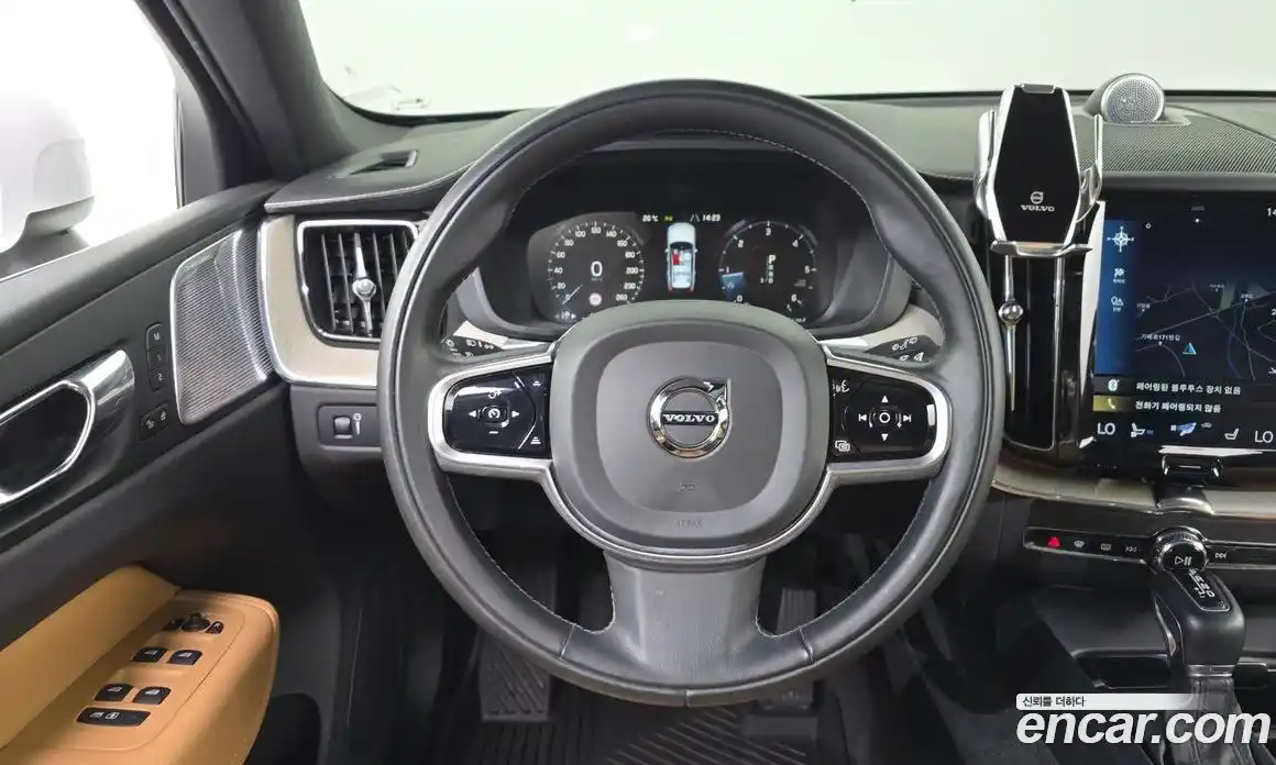 Volvo XC60 2019 2.0 автомат (гидро), фото 13
