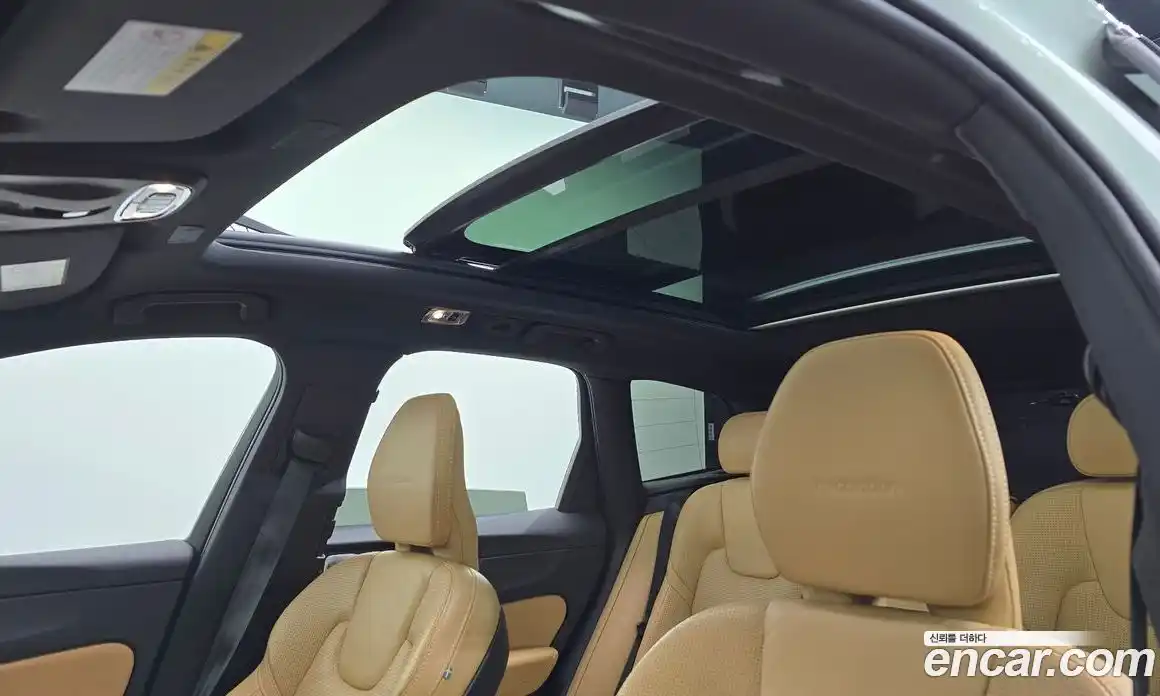 Volvo XC60 2019 2.0 автомат (гидро), фото 18