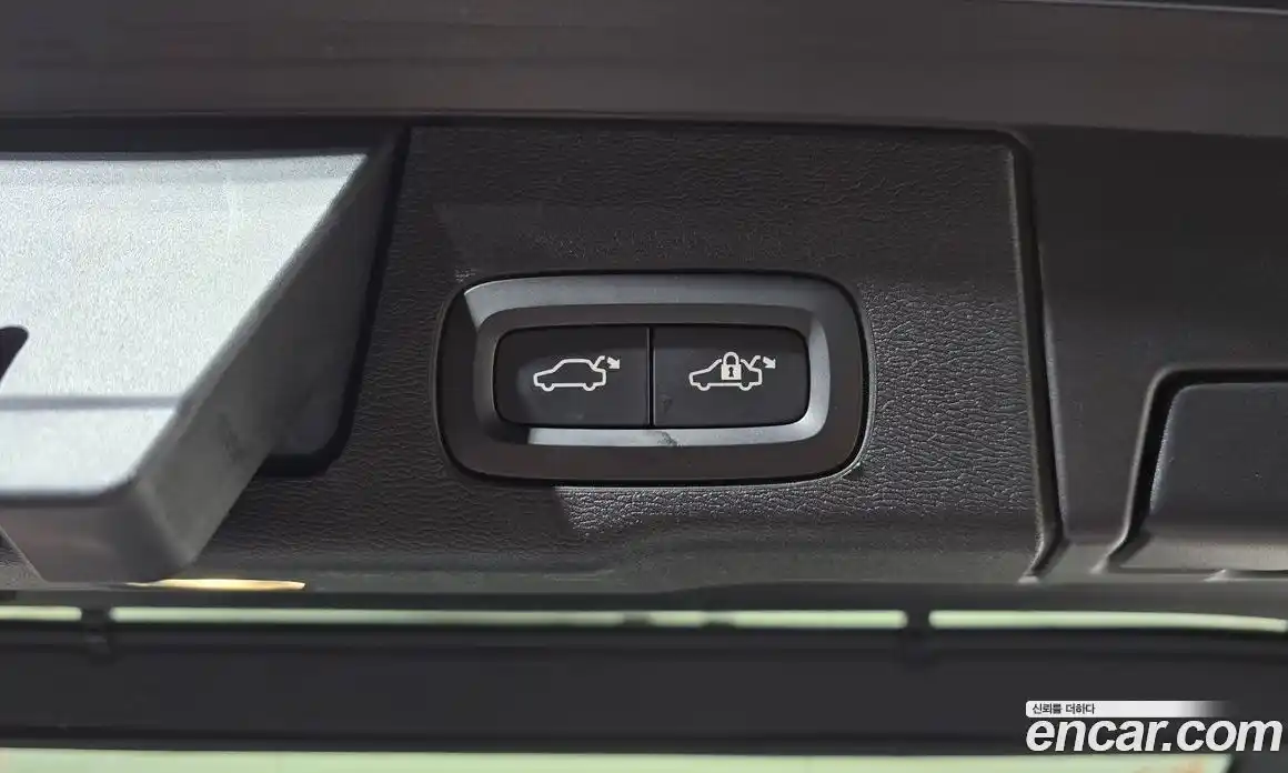 Volvo XC60 2019 2.0 автомат (гидро), фото 19