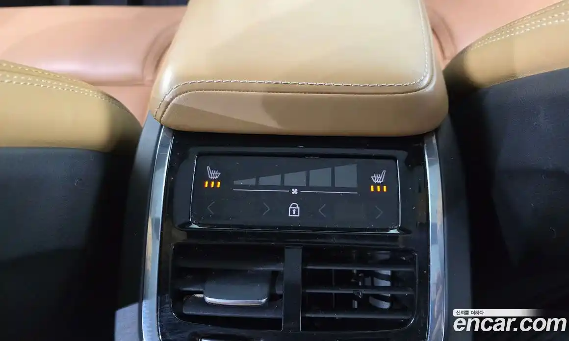 Volvo XC60 2019 2.0 автомат (гидро), фото 20