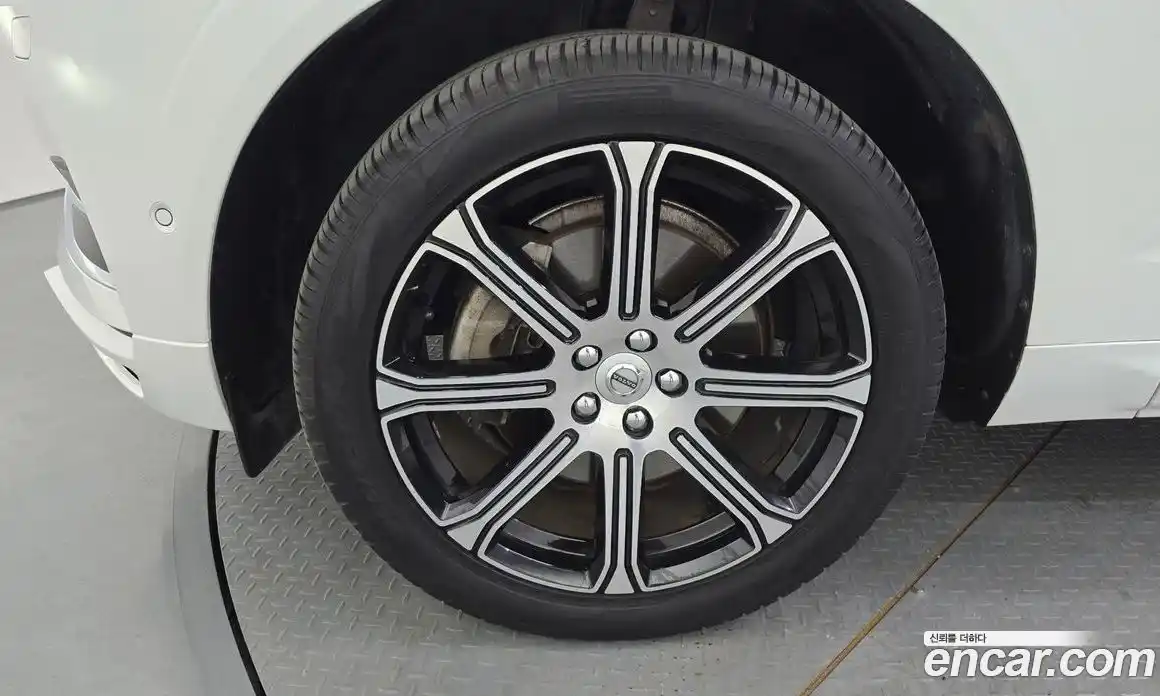 Volvo XC60 2019 2.0 автомат (гидро), фото 5