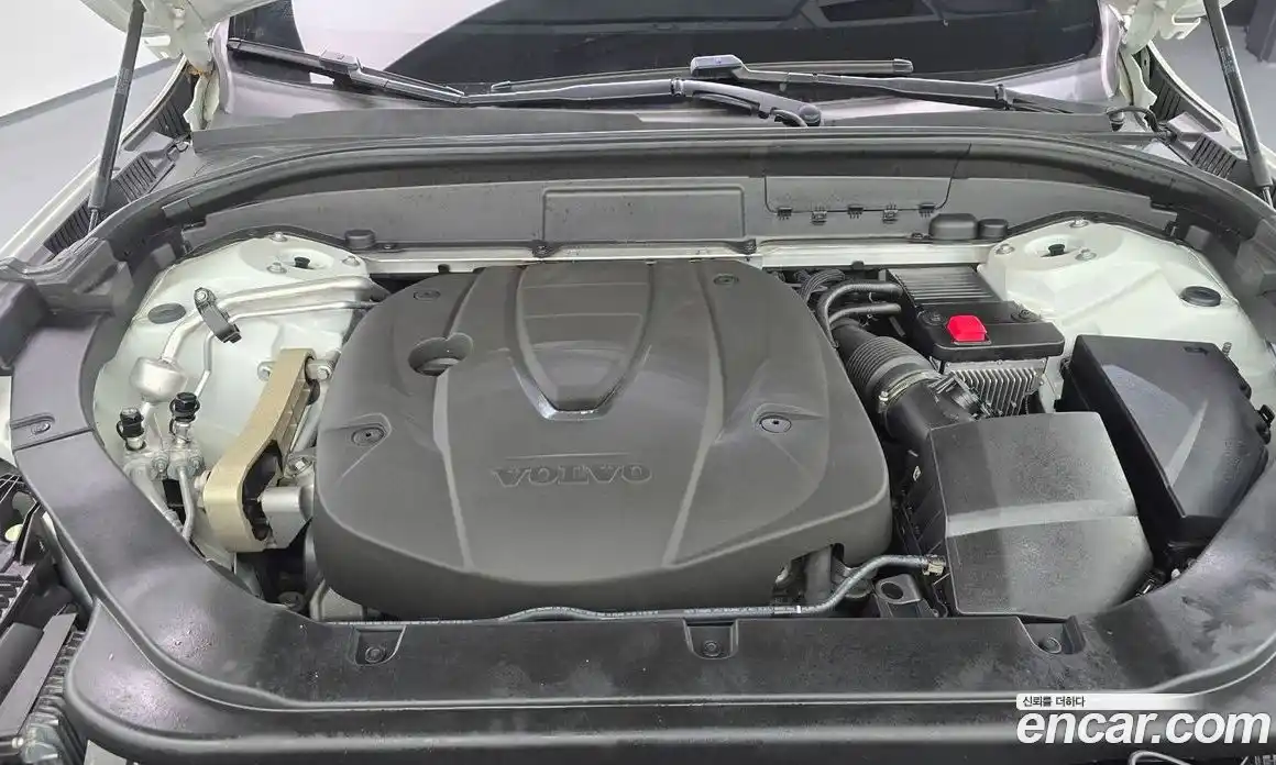 Volvo XC60 2019 2.0 автомат (гидро), фото 6