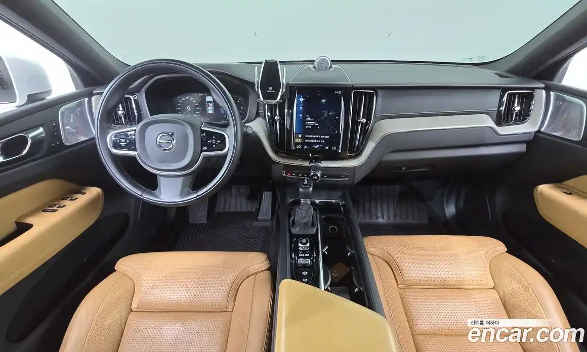 Volvo XC60 2019 2.0 автомат (гидро), фото 7