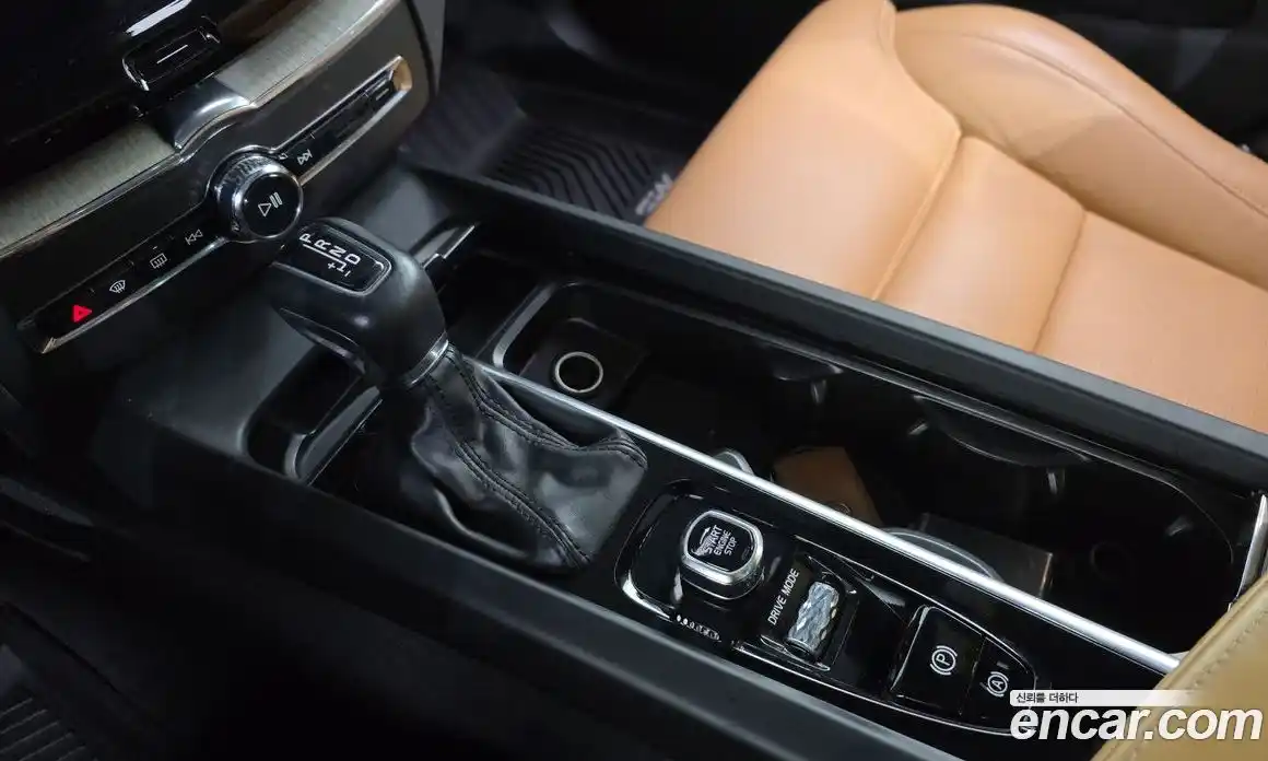 Volvo XC60 2019 2.0 автомат (гидро), фото 9
