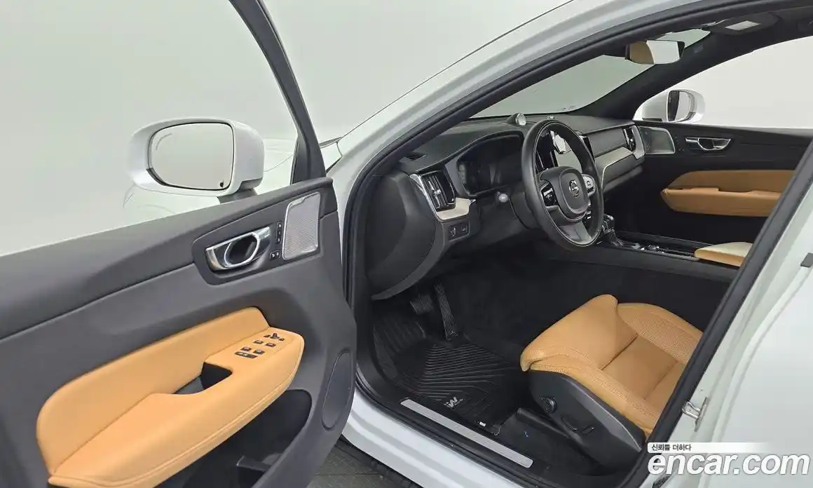 Volvo XC60 2019 2.0 автомат (гидро), фото 10
